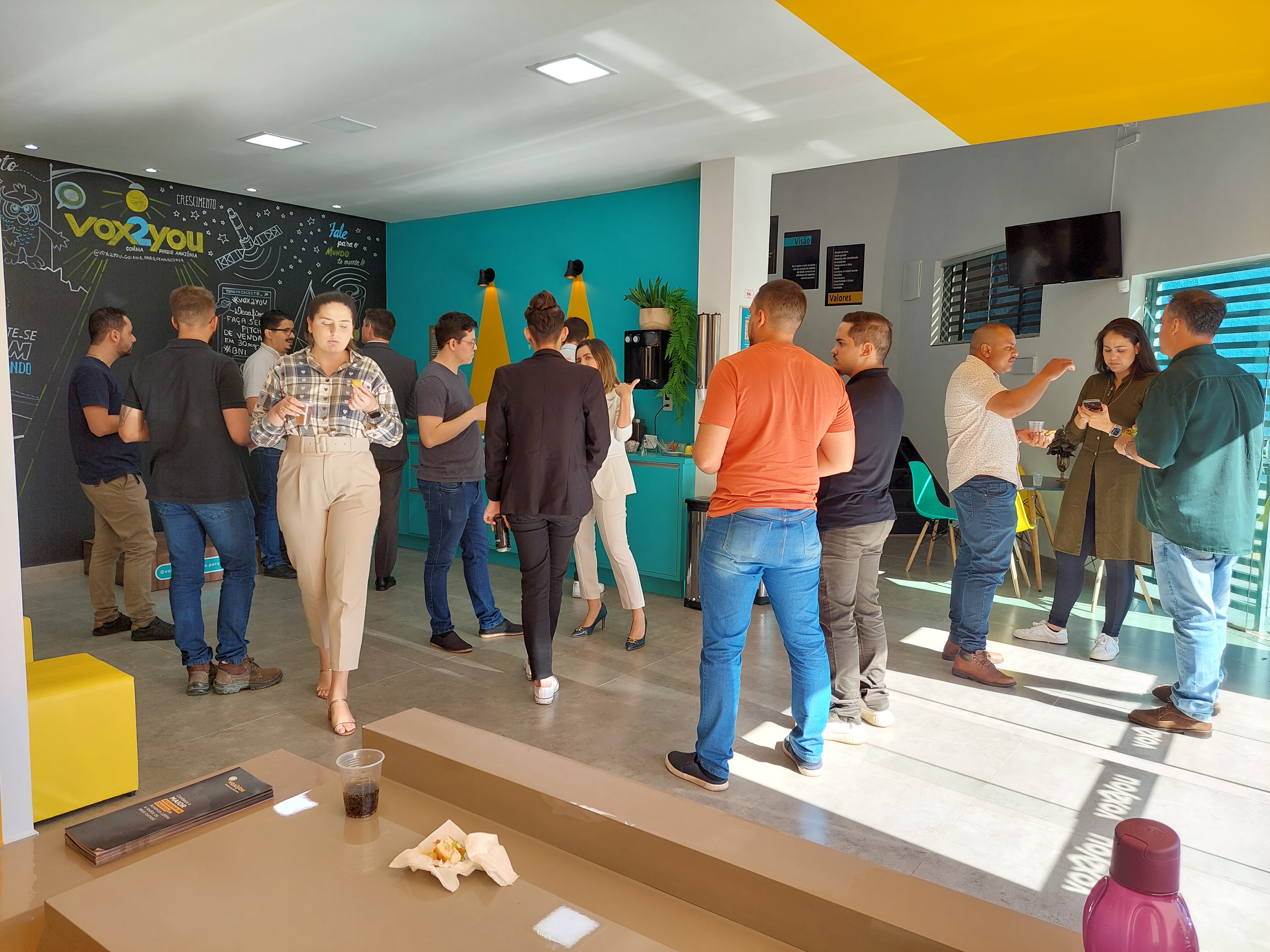 Cursos de oratória e comunicação para crianças, adolescentes e adultos.
